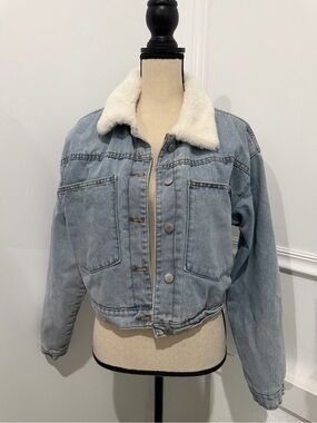 Vintage Cropped Light Blue Denim Jacket with White Sherpa Collar